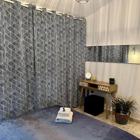 Fatcow House 43 * לרנקה