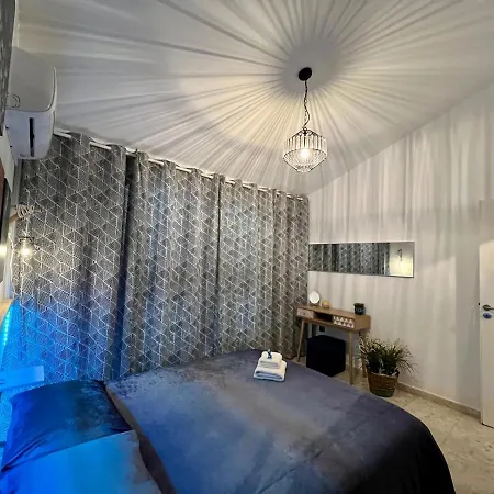 Fatcow House 43 * לרנקה