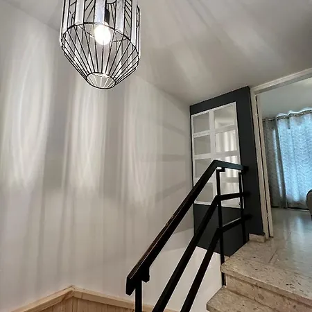 Fatcow House 43 * לרנקה